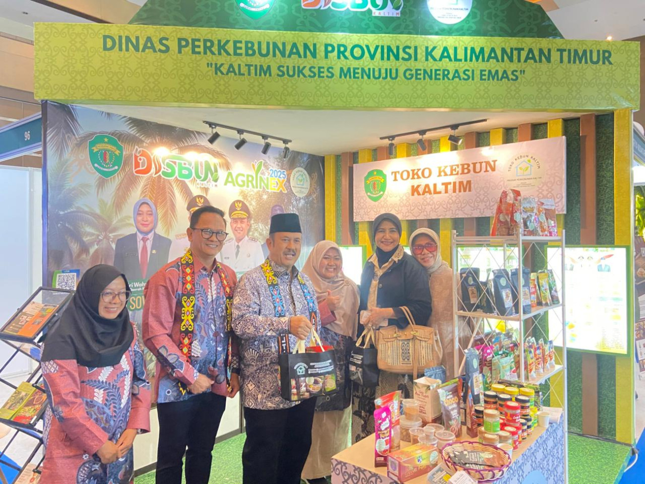 Disbun Bawa Semangat Ekonomi Hijau Melalui Toko Kebun di AGRINEX Expo 2025