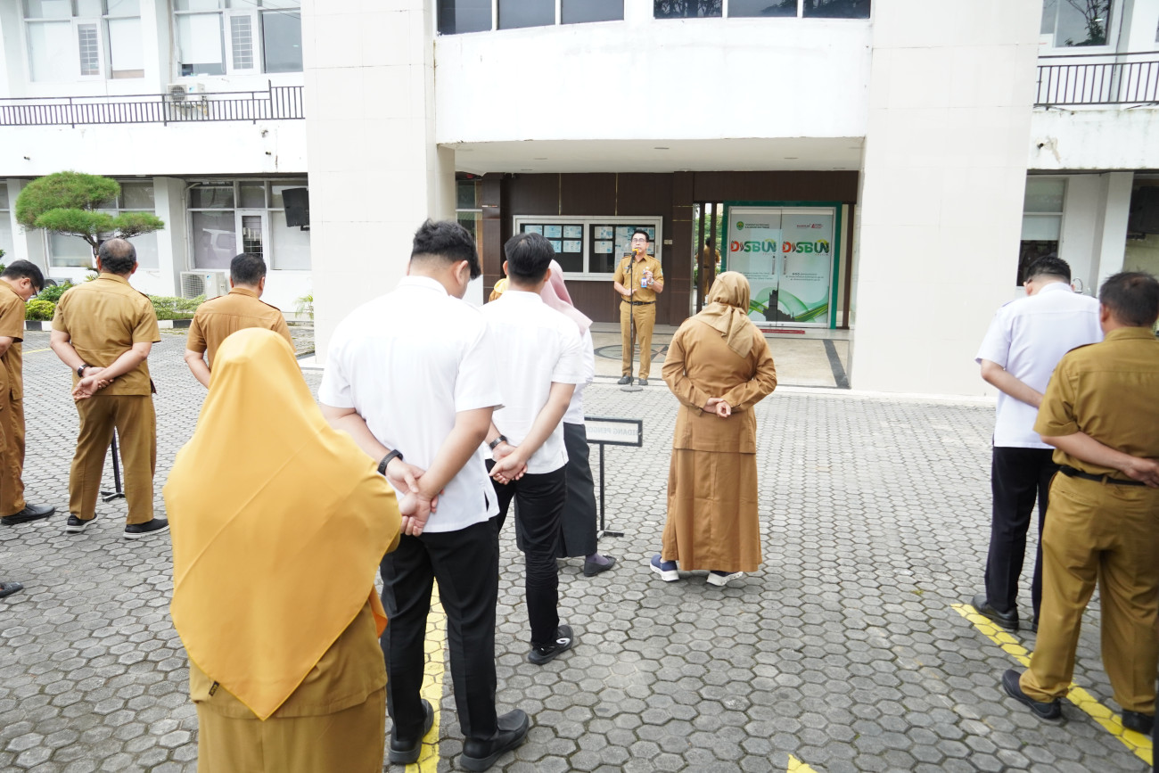 Disbun Kukuhkan Komitmen Kinerja Melalui Apel Penuh Inspirasi