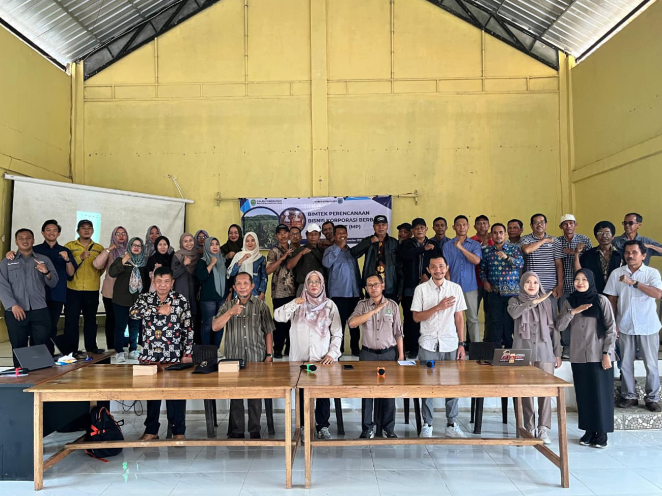 Disbun Perkuat Kapasitas Petani Sawit Melalui Bimtek Perencanaan Bisnis