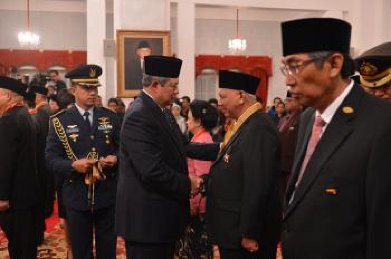 Gubernur Kaltim Terima Bintang Jasa Utama dari Presiden